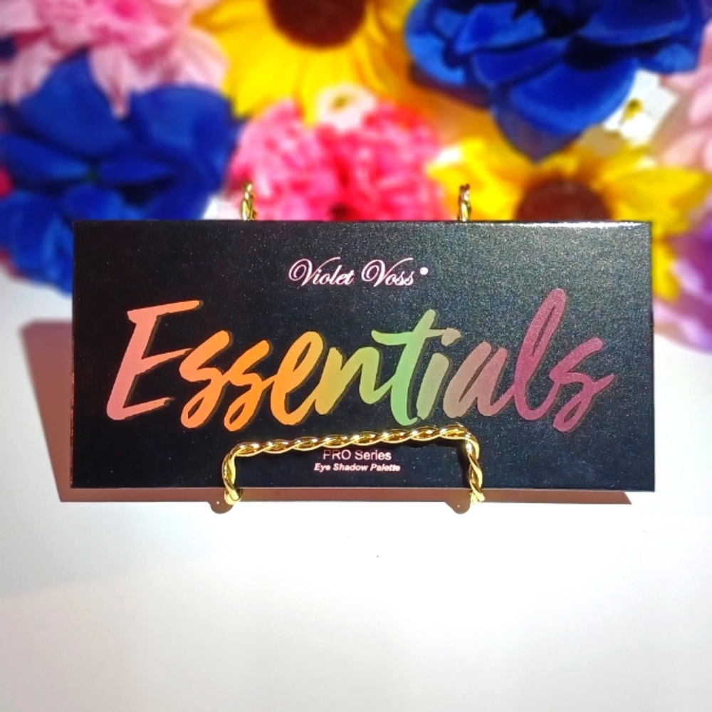 Violet Voss Essentials palette